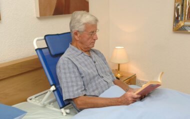 apoio de costas para idosos ou doentes
