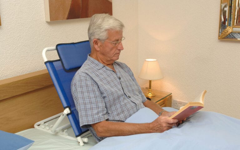 apoio de costas para idosos ou doentes