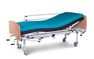 Cama articulada manual de hospital com colchão feito em viscoelástico