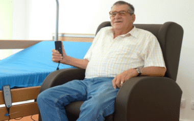 Poltrona geriátrica elétrica