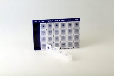 Caixa de medicamentos 4 tomas semanais