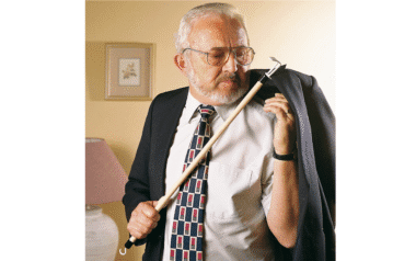 Produto de apoio para ajudar a vestir casacos