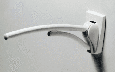 Barra de apoio rebatível para casa de banho modelo Futura da marca Invacare