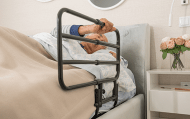 Grade lateral extensível e apoio de levante Pivot Rail Eco