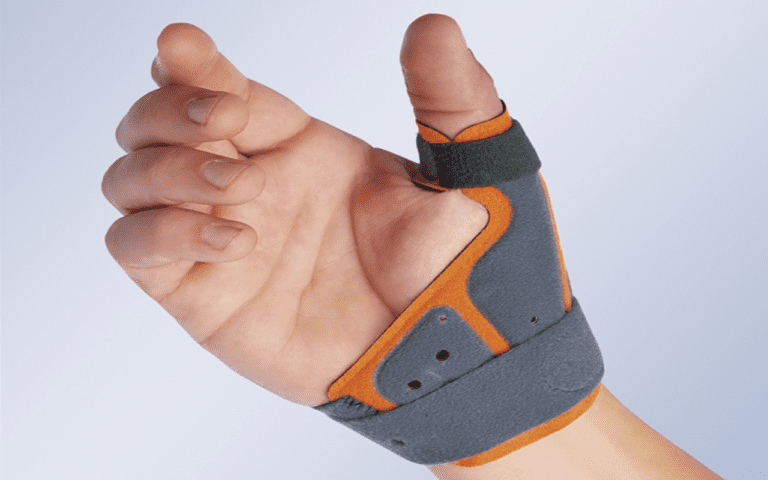 Tala forrada transpirável para imobilização do polegar