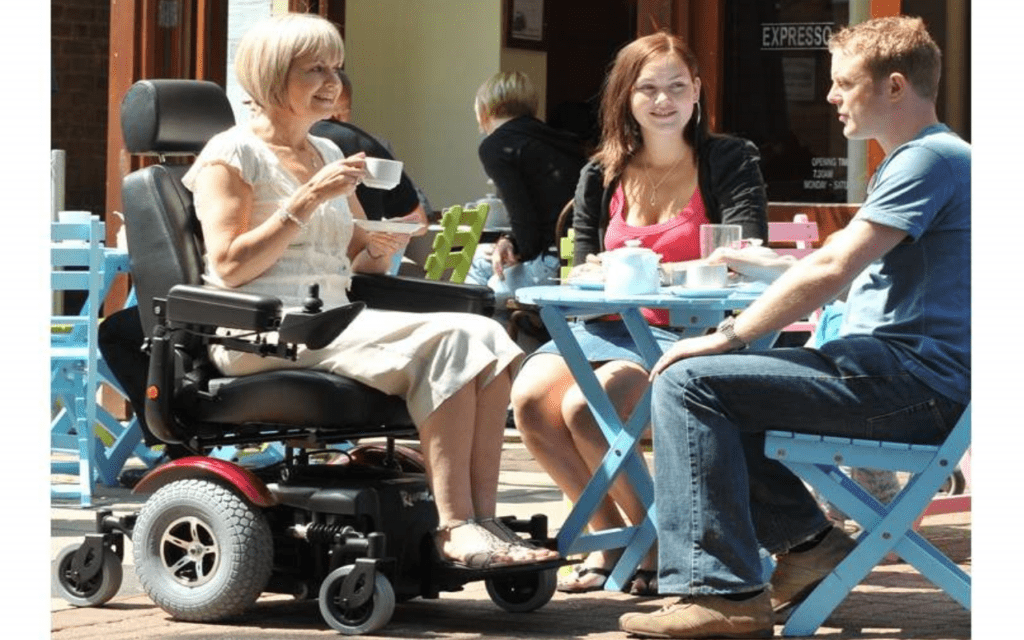 Cadeira de rodas motorizada R320 Ayudas Dinâmicas