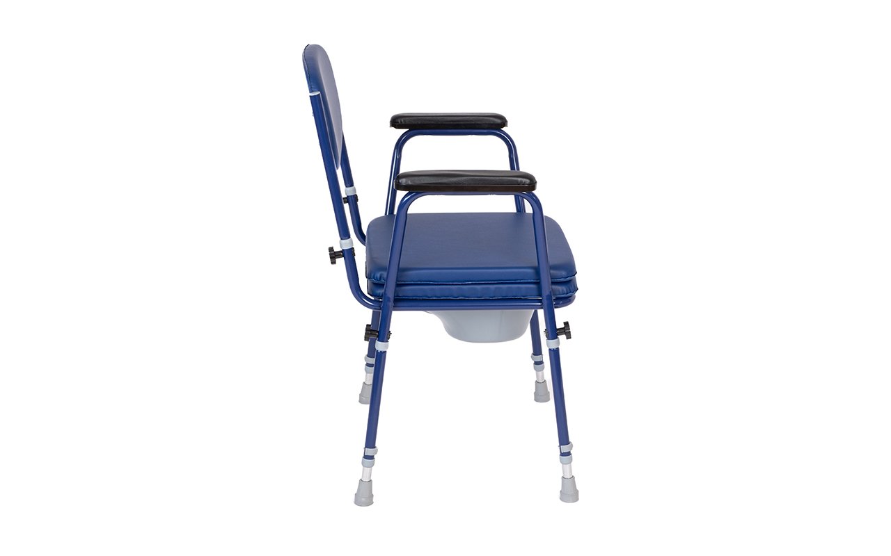 Serena cadeira sanitária para idosos com mobilidade reduzida